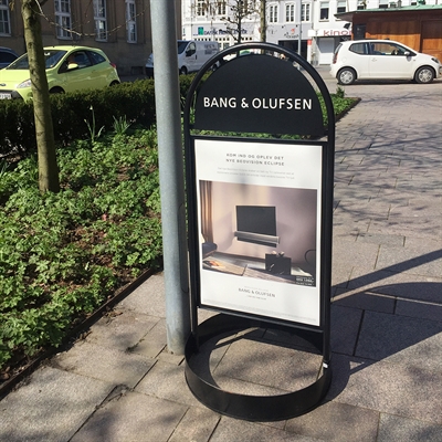 Gatupratare Gotik Circle city sign skyltställ , A1, svart